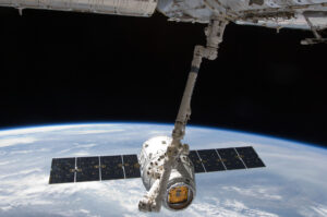 Kosmická loď Dragon u ISS