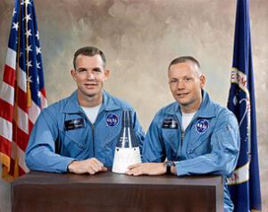 Posádka Gemini-VIII: velitel Neil A. Armstrong (vpravo) a pilot David R. Scott (vlevo)