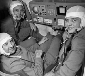 Posádka Sojuzu-11: (odzadu) Pacajev, Dobrovolskij, Volkov