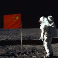 Zavlaje na Měsíci čínská vlajka?