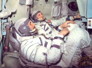 Posádka Sojuzu-21: Boris Volynov (vzadu) a Vitalij Žolobov