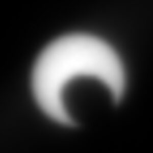 Prechod mesiaca Phobos cez slnečný kotúč.