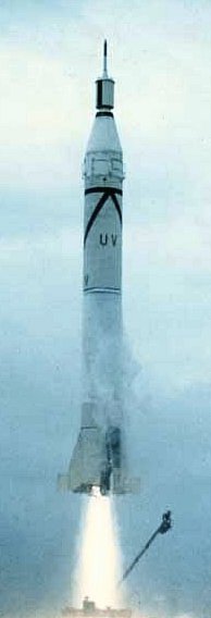 Americká raketa Juno-1 krátko po štarte.