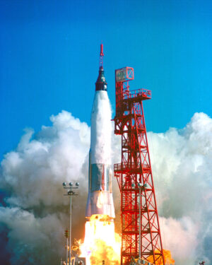 Raketa “Atlas A” pri svojom prvom štarte. Prvé Atlasy mali otrasnú spoľahlivosť. Momentálne sa používa raketa Atlas 5 ktorá vyniesla do vesmíru napríklad aj Curiosity.