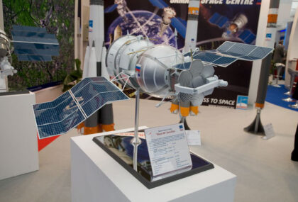 Model laboratoře Bion-M, zde je krásně vidět podobnost s loděmi Vostok.