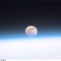 Měsíc skrz zemskou atmosféru