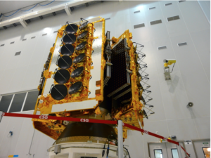 Čtveřice satelitů systému O3b ještě v montážní hale před připojením k hornímu stupni Fregat.