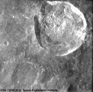 Alespoň symbolicky je Valentin Petrovič přece jen spjat s Měsícem- na obrázku je kráter Gluško...