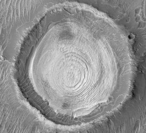 Vrstvy kôry v krátere.