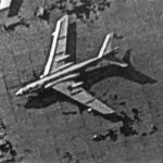 Snímek pocházející zhruba z roku 1984. Je na něm zachycený čínský bombardér Xian H-6 odvozený z ruského Tu-16.