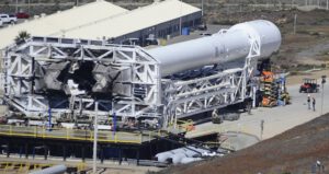 Vývoz rakety Falcon 9 v1.1 na startovní rampu