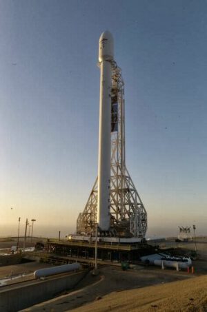 Falcon 9 v1,1 na odpaľovacej rampe.