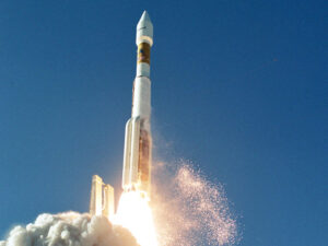 Start rakety Atlas V v konfiguraci 421 - stejná se použije pro vynesení satelitu Morelos-3