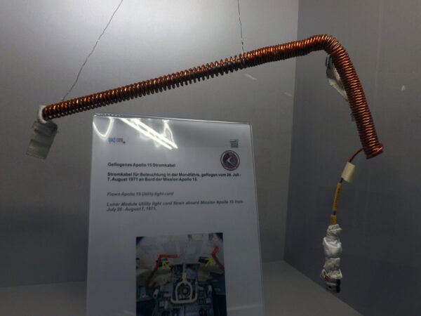 Napájecí kabel, který letěl na misi Apollo 15.