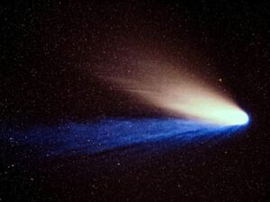 Dva pozorovatelné ohony měla například známá kometa Hale-Bopp