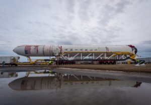Raketa Antares se vydává na startovní rampu - prosinec 2013