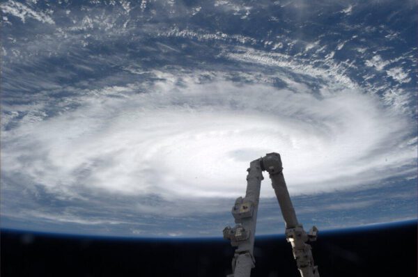 Tajfun Amara nad Indickým oceánem