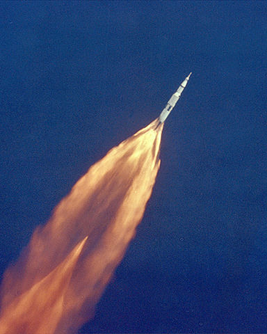Apollo-11 po startu