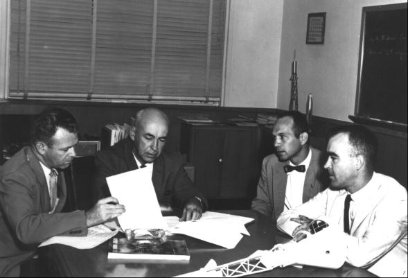 Vedení Space Task Group v roce 1960 (zleva: Ch. Donlan, B. Gilruth, M. Faget, R. Piland)
