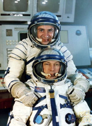 Oldřich Pelčák a Nikolaj Rukavišnikov jako záložní posádka pro let Sojuz 28