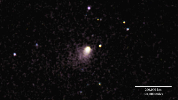 Koncem května pořídil snímky C/2013 A1 také kosmický teleskop Swift úřadu NASA v optickém a ultrafialovém pásmu