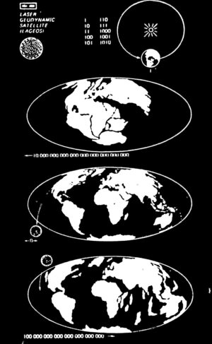 Plaketa na družici Lageos-1 zobrazující pohyby kontinentů.