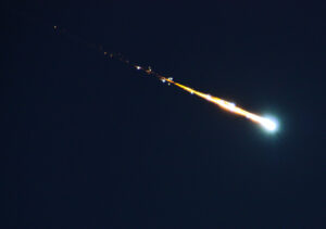 Úkaz připomínal jasný meteor, ale oproti němu se těleso pohybovalo pomaleji (ilustrační snímek)