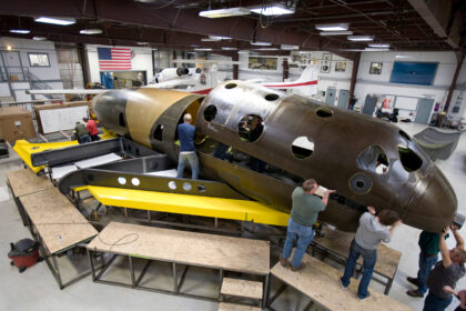 Výroba prvního stroje SpaceShipTwo (VSS Enterprise).