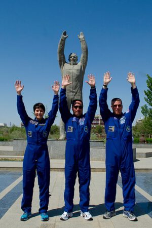 Tradiční fotka se sochou Gagarina.