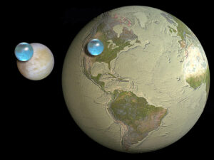 Množství povrchových vod na Zemi a na Jupiterově měsíci Europa, kde se ukrývá v rozlehlých podpovrchových oceánech.