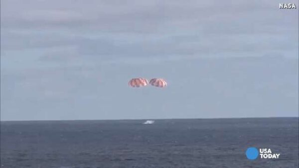 Kontakt! Rychlostí 27 km/h Orion dosedl na hladinu Pacifiku. NASA má otestovanou novou loď pro další krok do vzdáleného vesmíru!