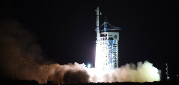 Start rakety Čchang čeng 4C s družicí Yaogan 25