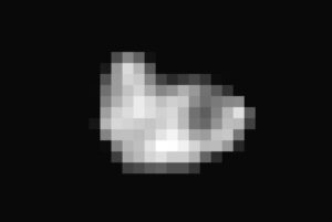 Měsíc Hydra s rozlišením 3 km/pixel