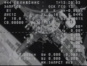 Pohled na ISS z kamery odlétávajícího Progressu krátce pod oddělení