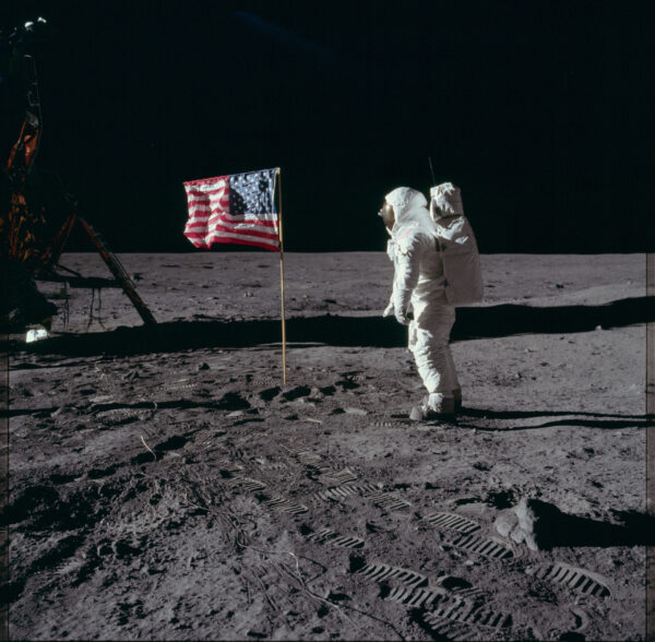 Apollo 11, neupravený sken. NASA/JSC