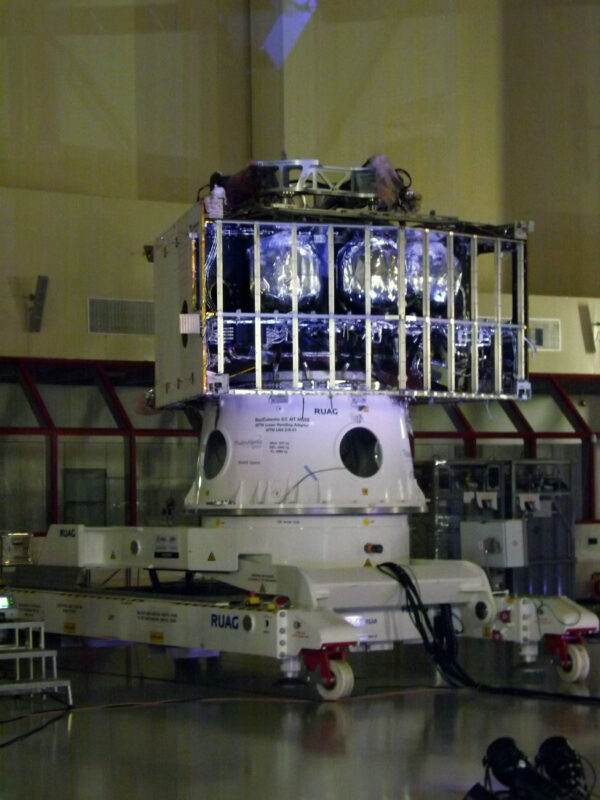 Letový exemplář sondy BepiColombo vystavený 4. října v nizozemském centru ESTEC.
