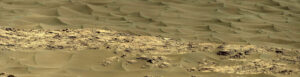 Barevný snímek klasických písečných dun.