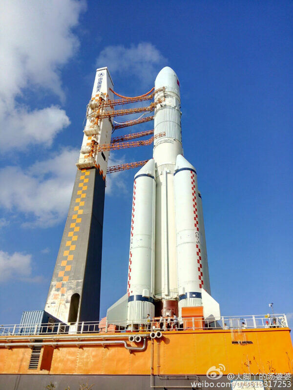 Raketa Čchang-čeng 5 na kosmodromu Wenčang