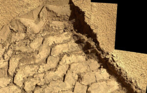 Sol 528 - Mimořádně detailní pohled na stopu v písku duny Dingo Gap