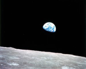 Východ Země nad Měsícem 24. prosince 1968