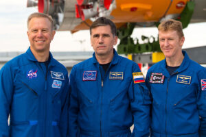 Posádka Sojuzu TMA-19M - Zleva: Tim Kopra - Jurij Malenčenko - Tim Peake