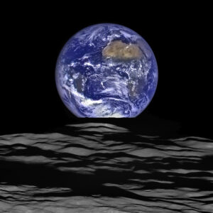 Východ Země nad Měsícem. Zdroj: NASA/Goddard/Arizona State University