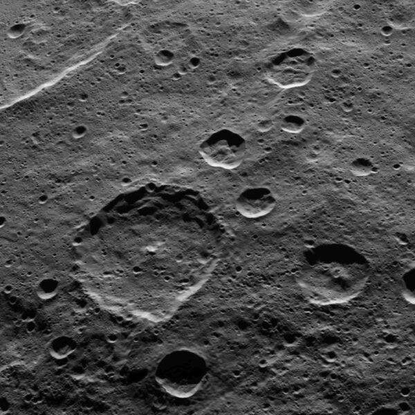 Ceres – Kráter Hamori. Foto: NASA/JPL-Caltech/UCLA/MPS/DLR/IDA