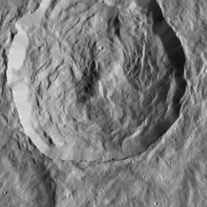 32km kráter s komplikovaným dnem na povrchu Ceres. NASA/JPL-Caltech/UCLA/MPS/DLR/IDA