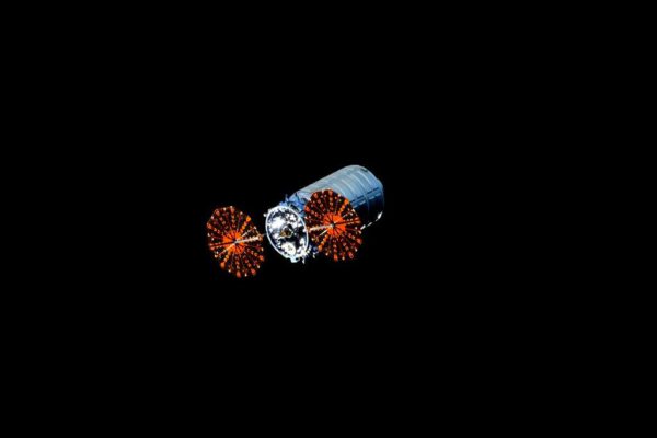 Cygnus odlétá od ISS