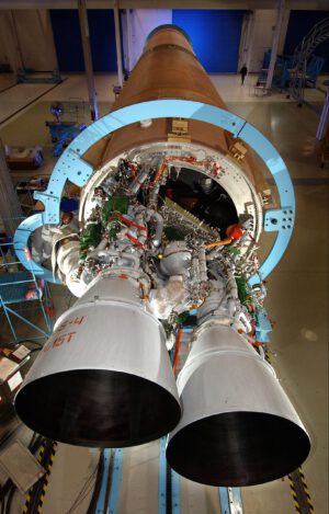 První stupeň Atlasu V s motorem RD-180.