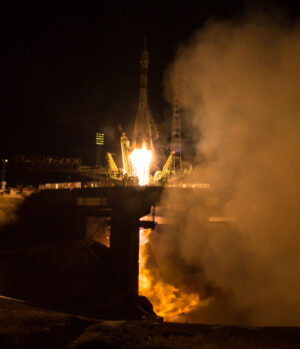 Sojuz TMA-20M na vrcholu rakety Sojuz-FG míří k obloze
