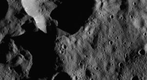 Ceres – krátery v severních šířkách. Zdroj: NASA/JPL-Caltech/UCLA/MPS/DLR/IDA