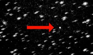 Nemáme žádnou fotku, která by ukazovala tvar či povrchu asteroidu Apophis. na všech snímcích se jeví jako malá tečka.
