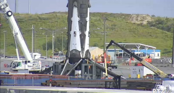 Falcon 9 s odmontovanými podpěrami nohou